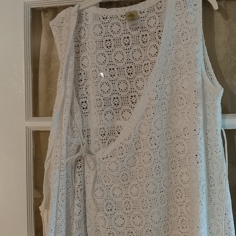 Islander - Top - image 2